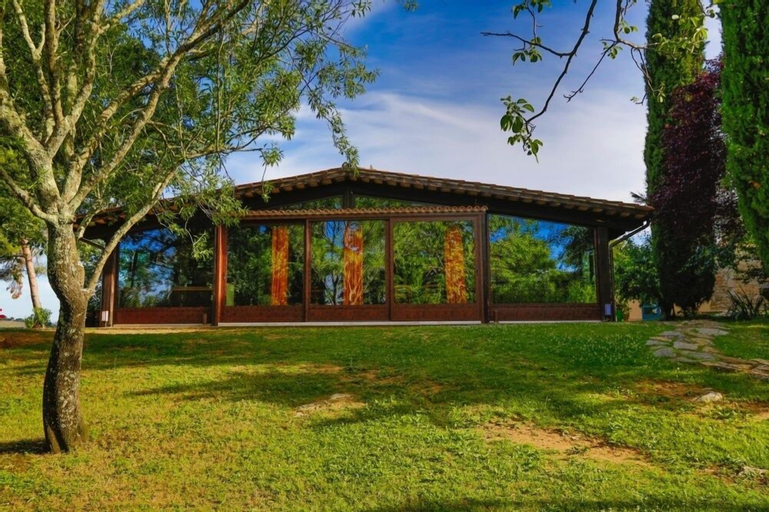 Exterior & Views 13
