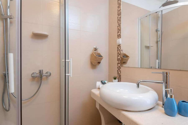 Bathroom 4, Villa Korkyra, Blato