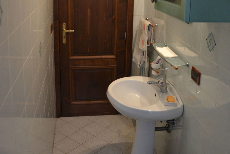 Bathroom 4, La Rosa di Firenze, Florence