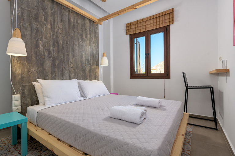 Bedroom 2, Alley 7, South Aegean