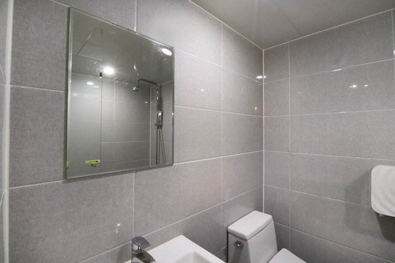 Bathroom 5, Hotel Don, Changwon