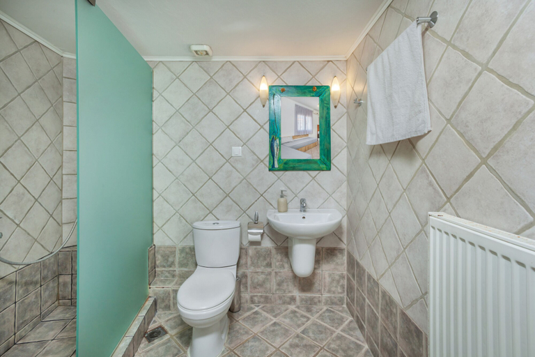 Bathroom 5, Armyra Studios, Central Macedonia