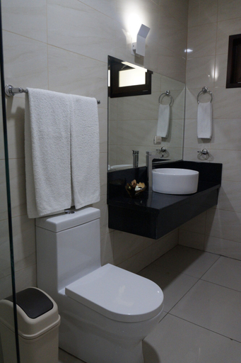 Bathroom 4, Hotel Agualcas, Managua