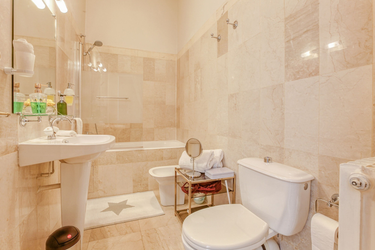 Bathroom 5, Château d'Avesnes Le Castelet, Seine-Maritime