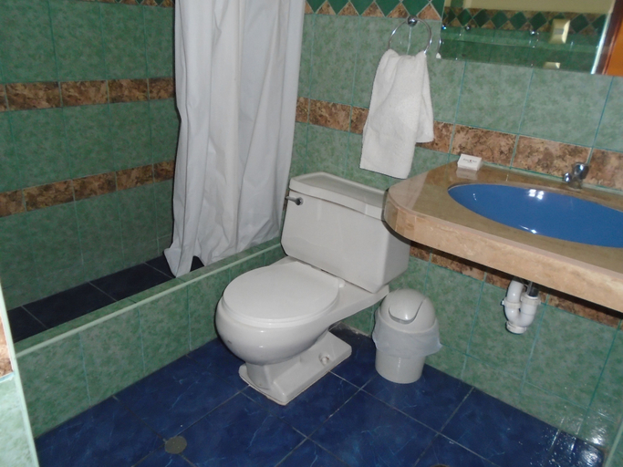 Bathroom 4, Royal Inca Hotel, Lima