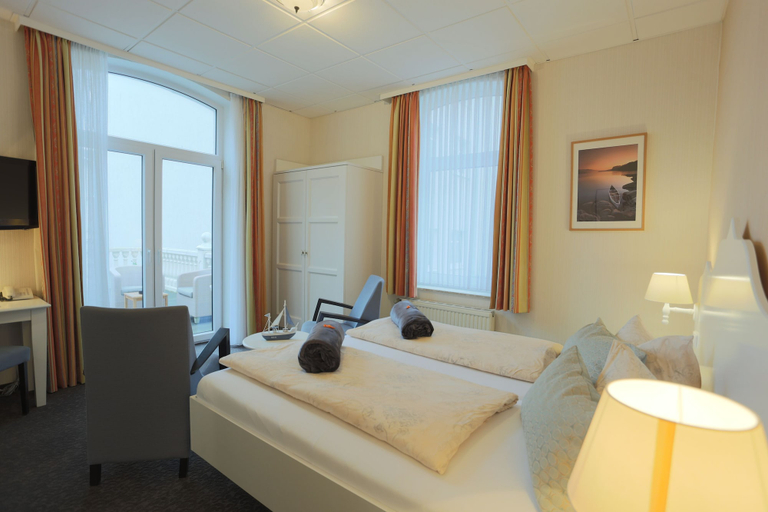 Bedroom 4, Hotel Strandvilla Janine, Leer