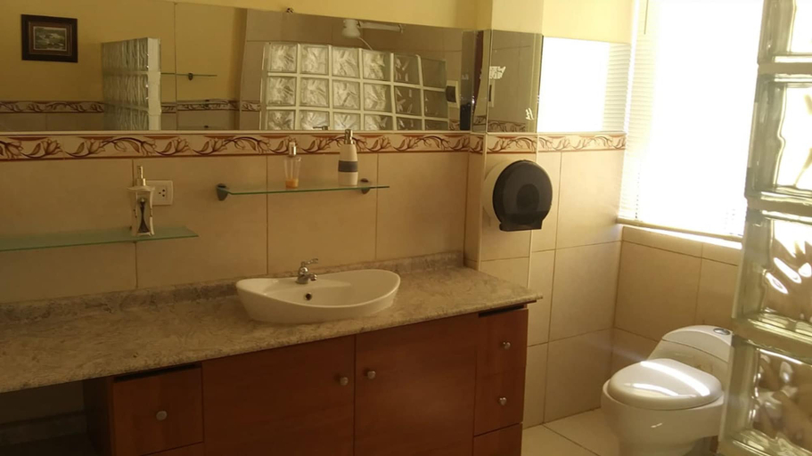 Bathroom 3, House El Canadiense, Contralmirante Villar