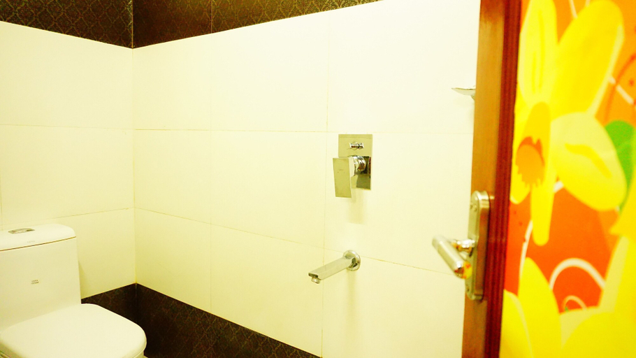 Bathroom 3, Thayamkery's Royal inn, Ernakulam