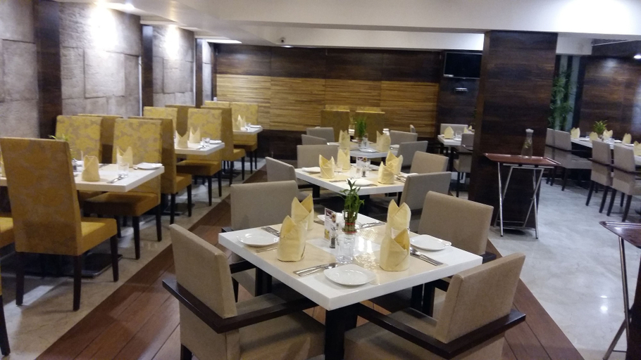 Food & Drinks 4, Pride Biznotel Vadodara, Vadodara
