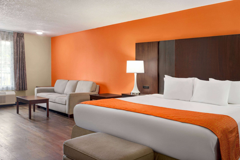 Bedroom 4, Howard Johnson by Wyndham Pigeon Forge, Sevier