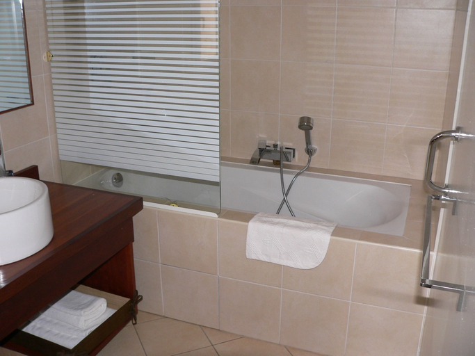 Bathroom 3, La Residence du Rova, Analamanga