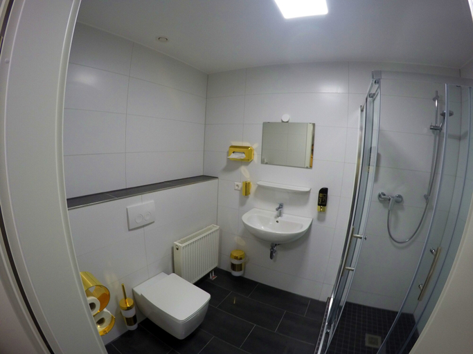 Bathroom 5, Terminal Hotel One, Böblingen