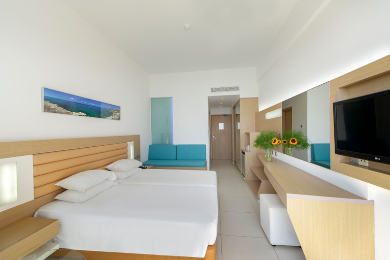 Bedroom 3, Vrissaki Beach Hotel