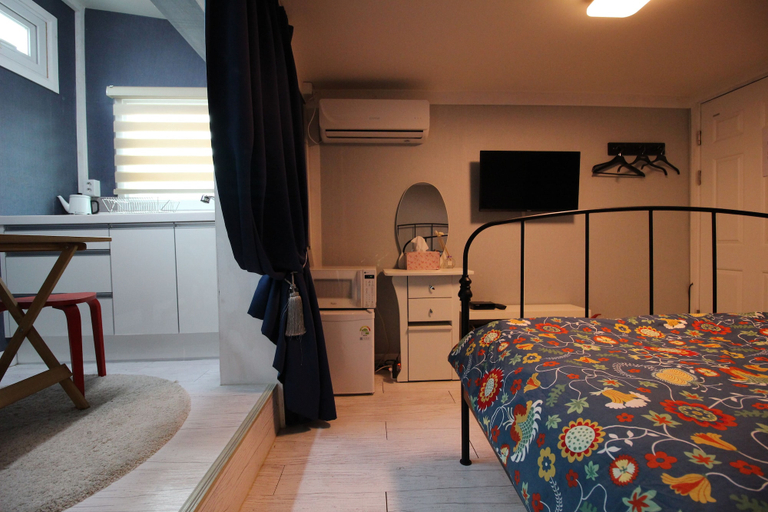 Bedroom 5, Bunk Guest House - Hostel, Mapo