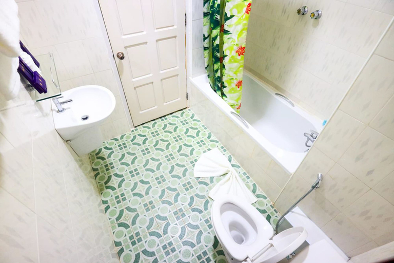 Bathroom 3, Golden Gum Kino Hotel Nyaung Shwe, Taunggye