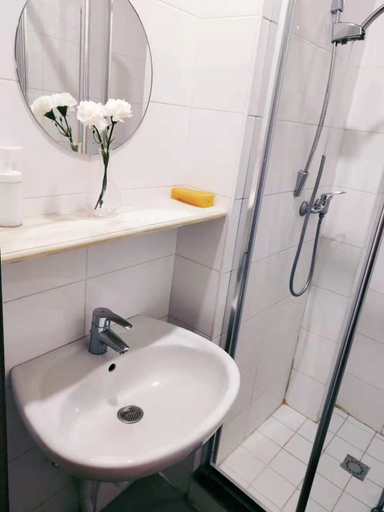 Bathroom 3, Artistic World, Bruxelles