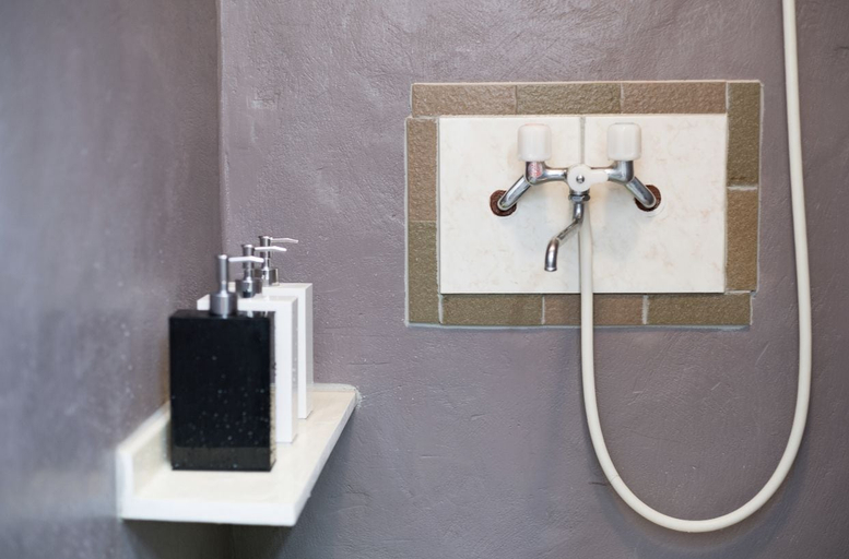 Bathroom 3, Murano Minka 102, Yomitan