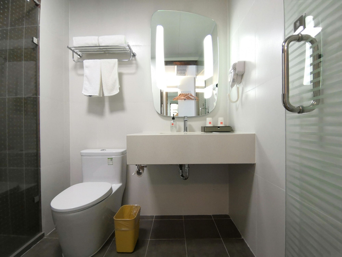 Bathroom 4, Ibis Hangzhou Future Sci-tech City Hotel, Hangzhou