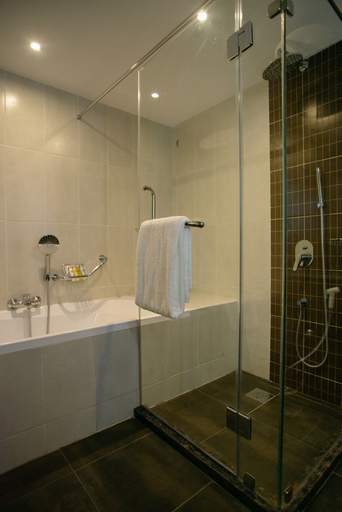Bathroom 4, The Concord Hotel And Suites, Westlands