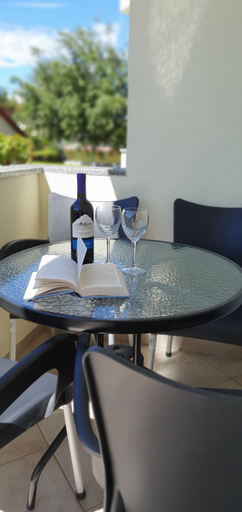Food & Drinks 4, Sunny Estate, Nin