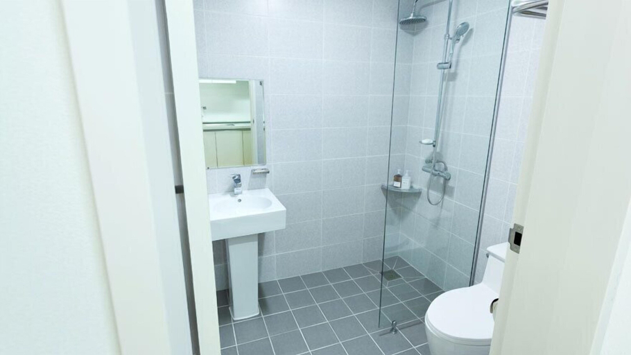 Bathroom 5, The BB's Jeju Resort, Seogwipo