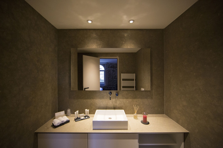 Bathroom 5, Etoile de Pompadour, Corrèze