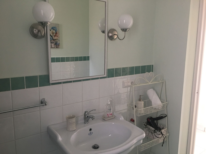 Bathroom 5, La Bouganville, Salerno