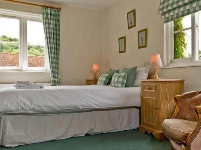 Bedroom 2, The Greyhound Inn Aldbury, Hertfordshire