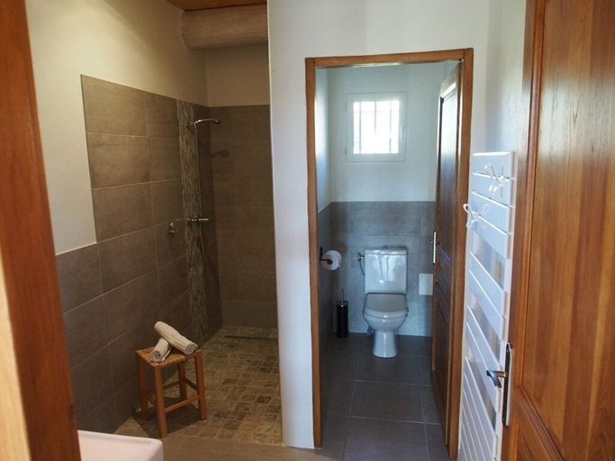 Bathroom 4, Le Mas de la Lause, Vaucluse