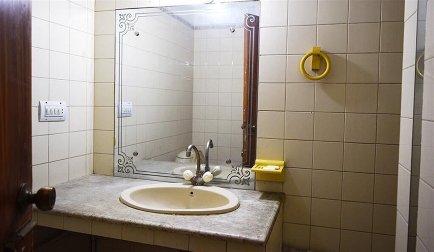Bathroom, Shamrock Hotel, Lahore
