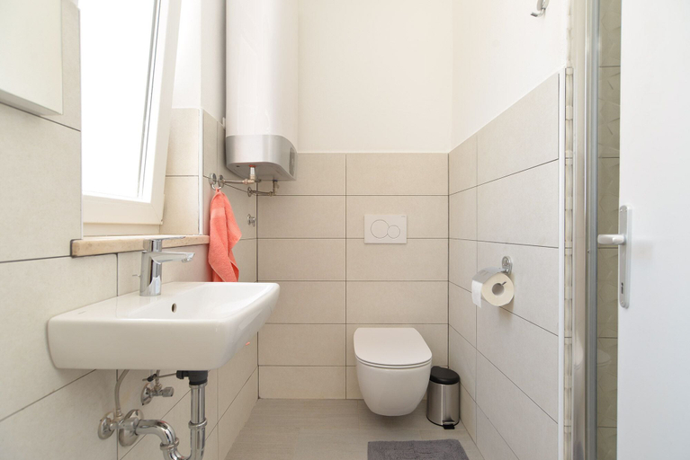Bathroom 3, Apartment 1938, Vodnjan