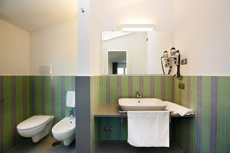 Bathroom 5, Casa Colarusso, Napoli