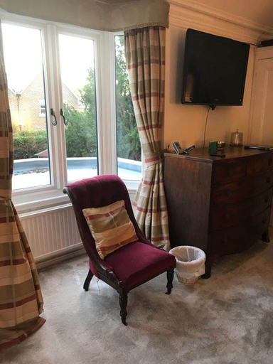 Others 5, West End Lodge, Surrey