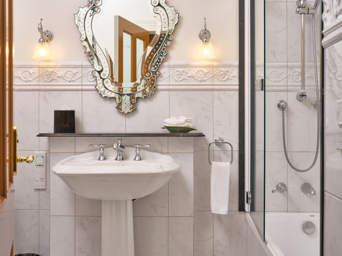 Bathroom 4, Craig's Royal Hotel, Ballarat - Central