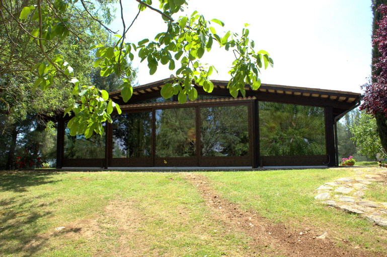Exterior & Views 16