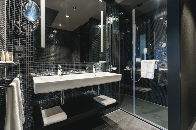 Bathroom 5, Hotel Riu Plaza Berlin, Berlin