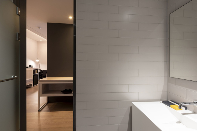 Bathroom 4, Yeonsan Hound Hotel, Yeonje