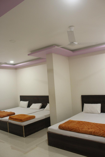 Bedroom 2, Hotel Radhika Inn, Nashik