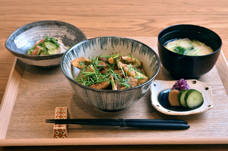 Food & Drinks 12
