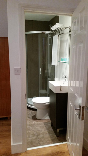 Bathroom 3, Shepherd's Bush Flats, London