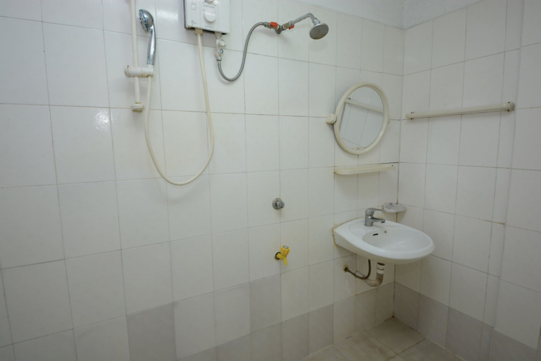 Bathroom 3, Jasmine Hotel, Yangon