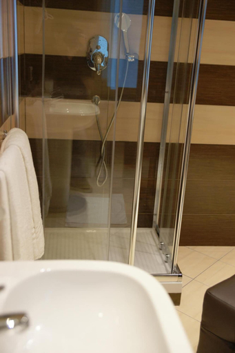 Bathroom 5, Hotel Sofia, Catania