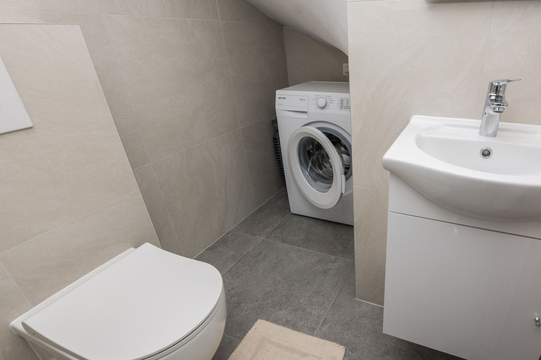 Bathroom 4, Apartment Spanic 2, Vir