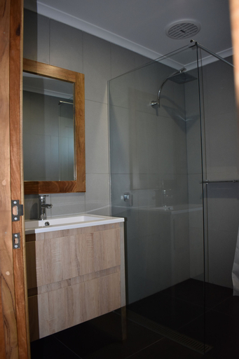 Bedroom 4, Stirling Estate Chalets, Capel