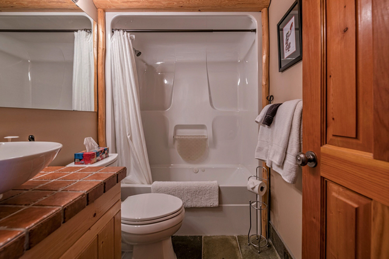 Bathroom 4, Spirit Lodge at Silverstar, North Okanagan