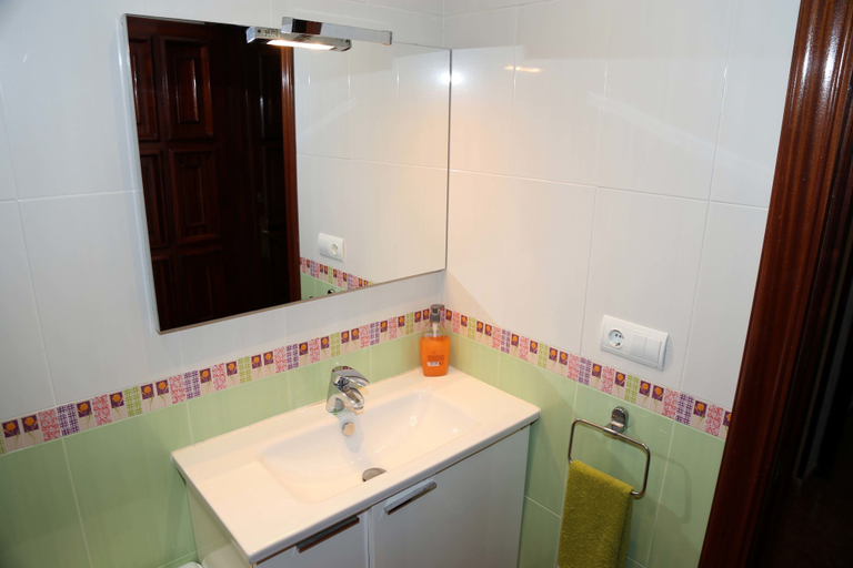 Bathroom 2, Villa Ana Apartments, Alicante