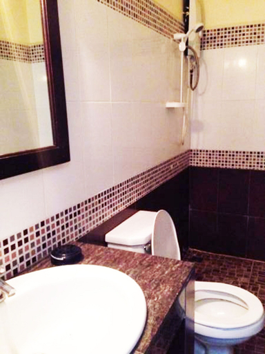 Bathroom 3, Tonle Khmer Guesthouse, Phnom Penh