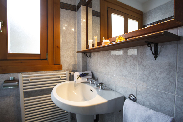 Bathroom 3, Hotel Olimpic, Torino