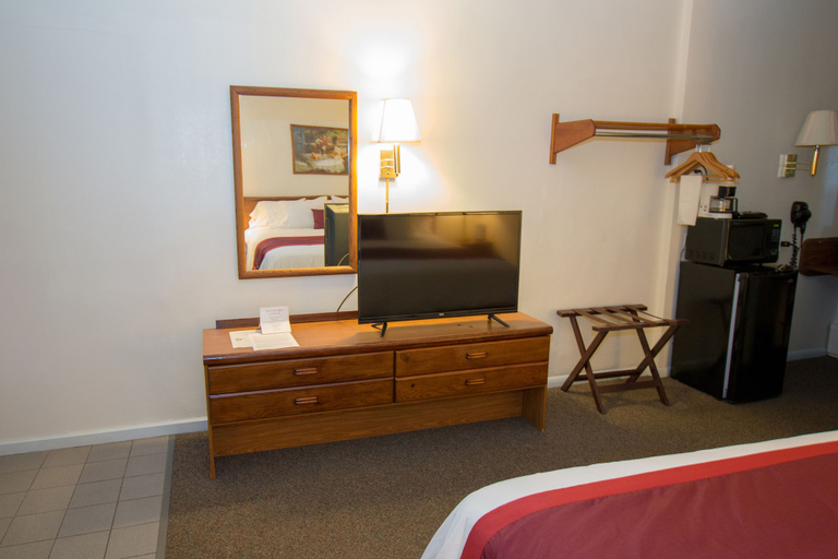 Bedroom 5, Chalet Motel Mequon, Ozaukee