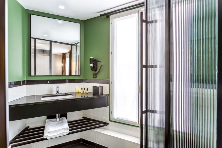 Bathroom 5, Hotel Bridget, Paris